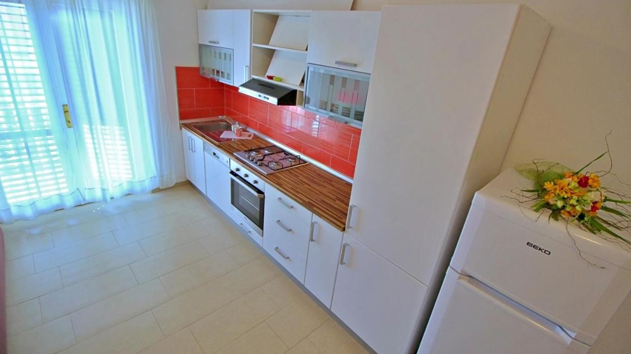 Apartments Iko Omiš Exterior foto