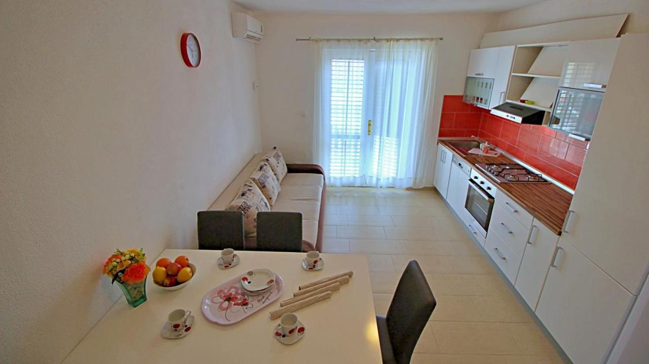 Apartments Iko Omiš Exterior foto