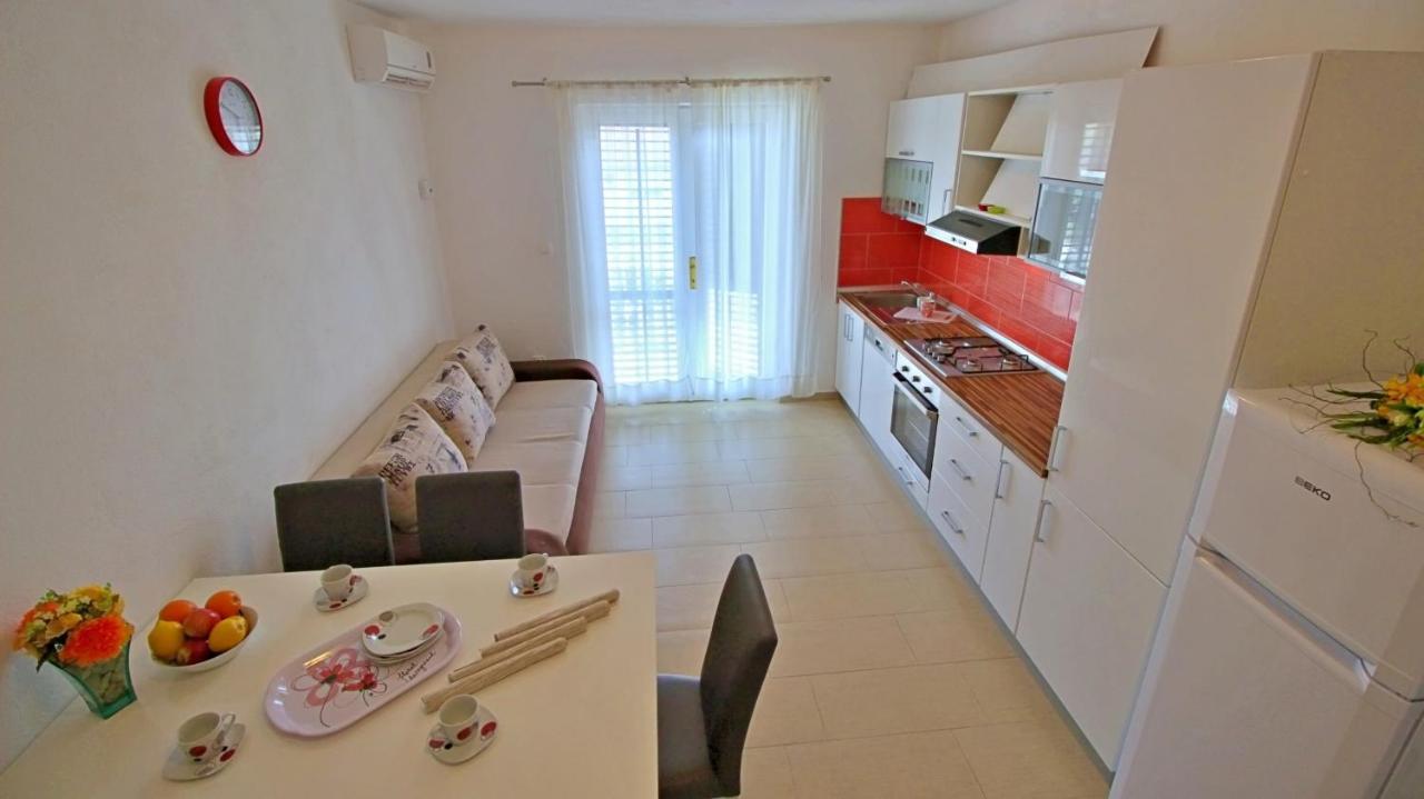 Apartments Iko Omiš Exterior foto